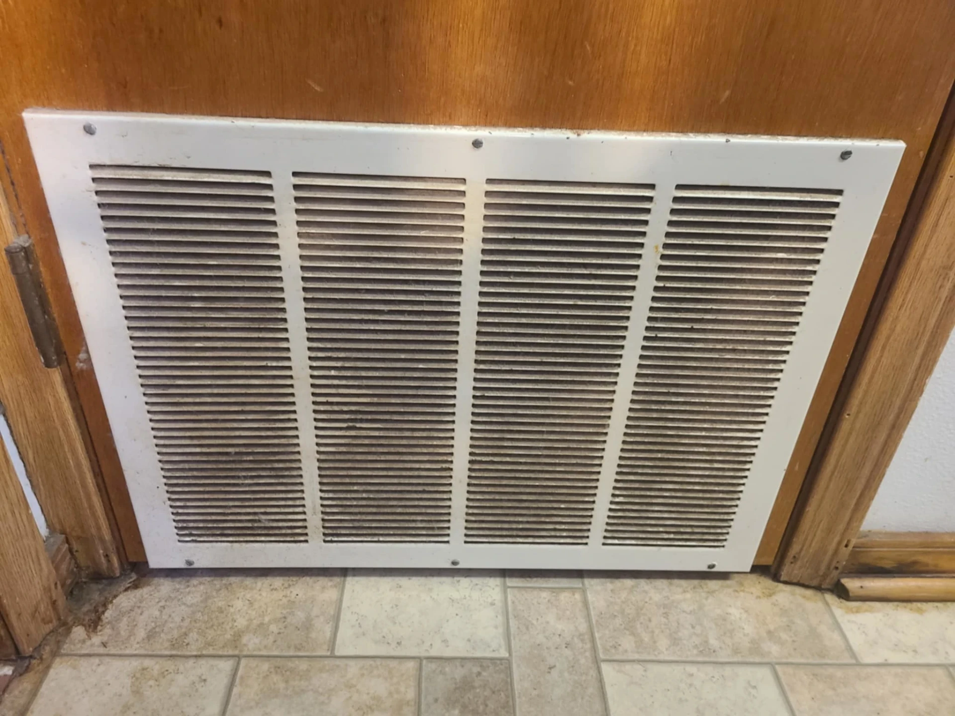 Dirty air handler return vent affecting indoor air quality in Claremore home